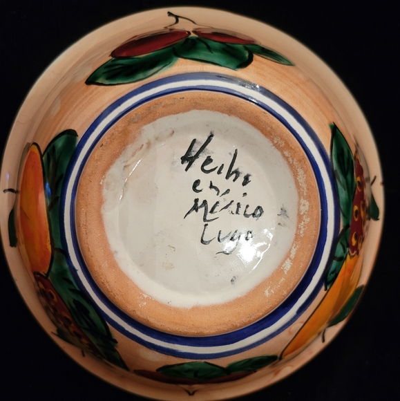 Mexican Hand Painted Pottery Fruit Bowl Signed by Artist. Bowl has multicolored - Picture 4 of 7